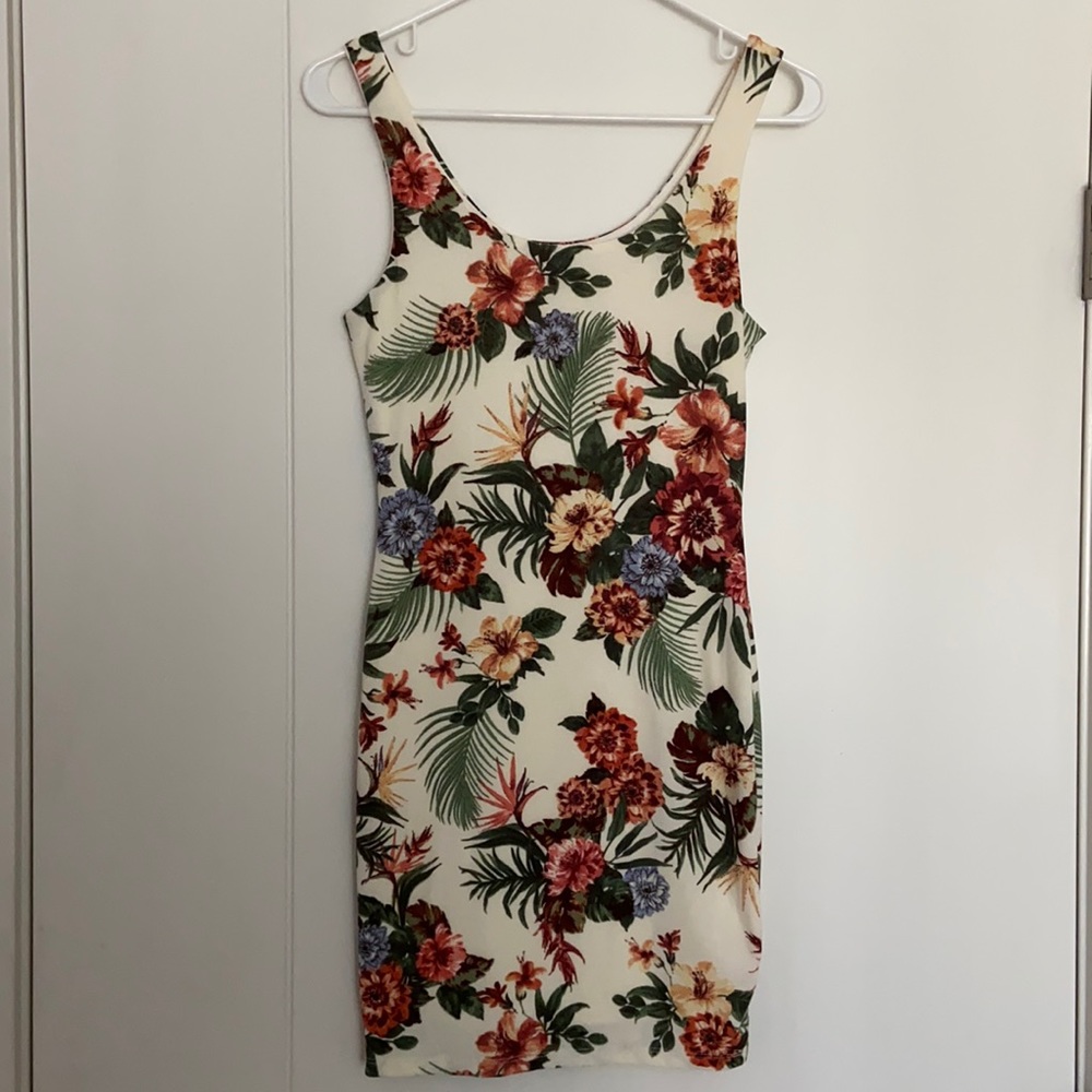 Summer Dress Small Never been worn.